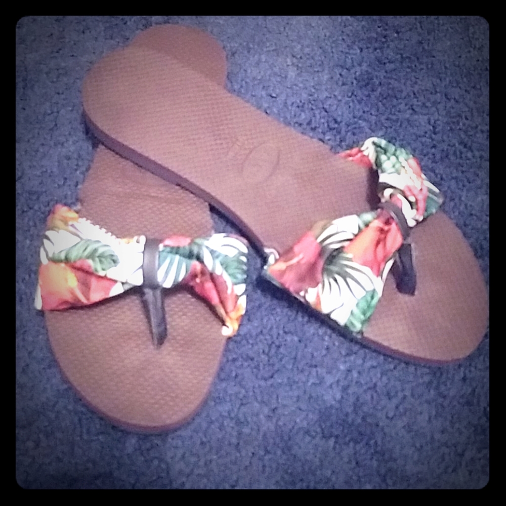 brand new never worn Havaianas flip flops size9/10